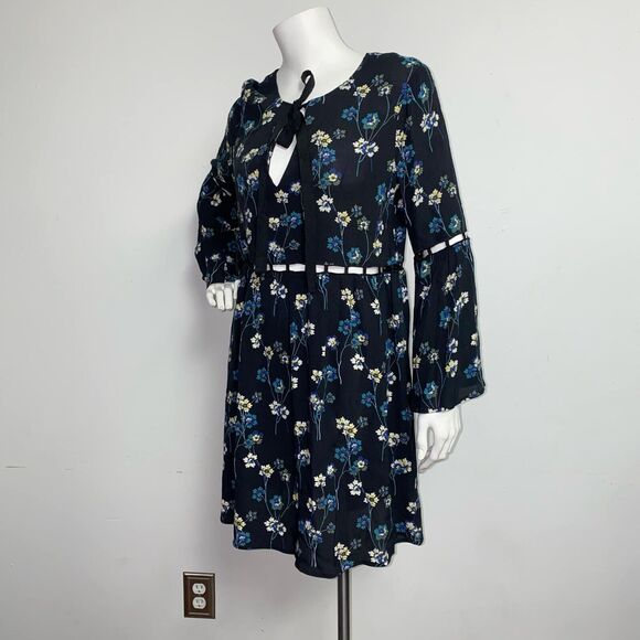 NWT Ella Moss Adara Dress Size M Black Floral Tie Neck Cutouts Bell Sleeve - Picture 5 of 8
